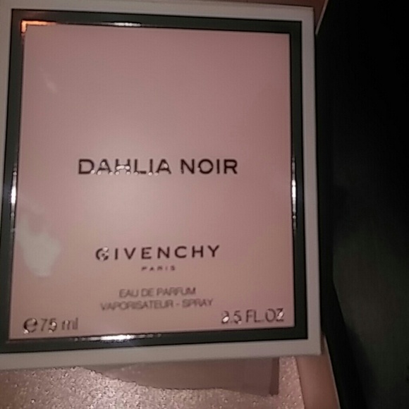 Givenchy Paris - Picture 2 of 4