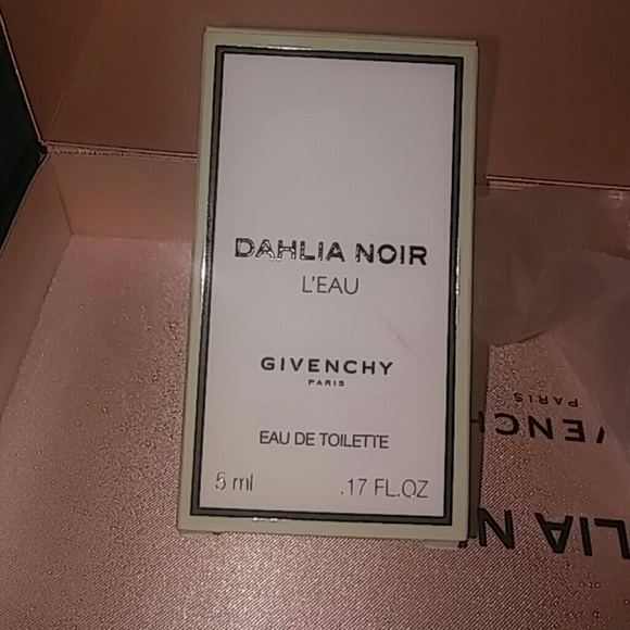 Givenchy Paris - Picture 3 of 4