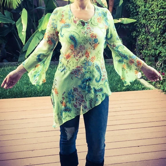 NEW! Beautiful green floral tunic - Picture 2 of 6