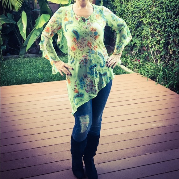 NEW! Beautiful green floral tunic - Picture 3 of 6