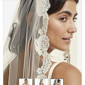 A WHITE VIEL WITH PEARLS AND LACE