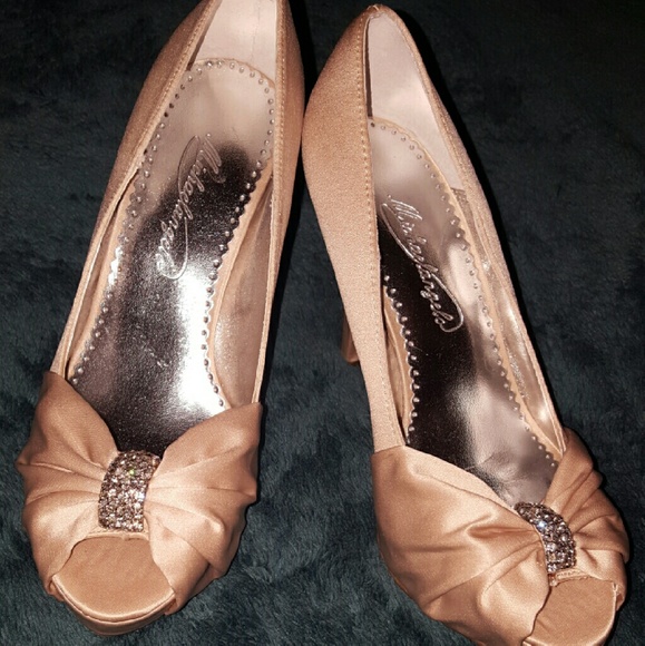 Bezzled Bow Peep Toe Pumps by Michael Angelo