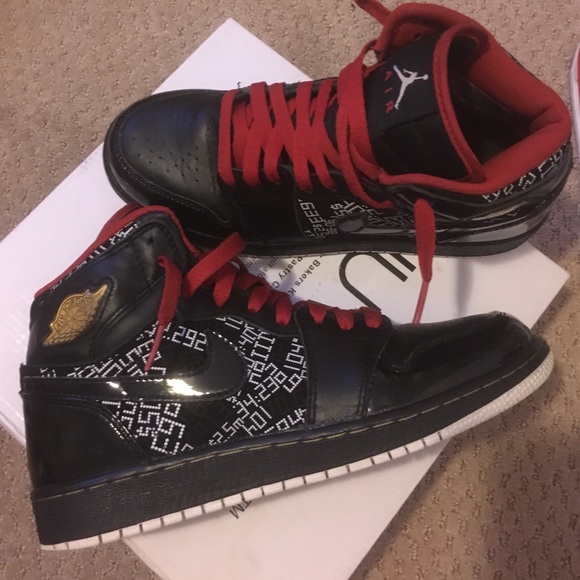 Jordan 1's - Picture 2 of 4