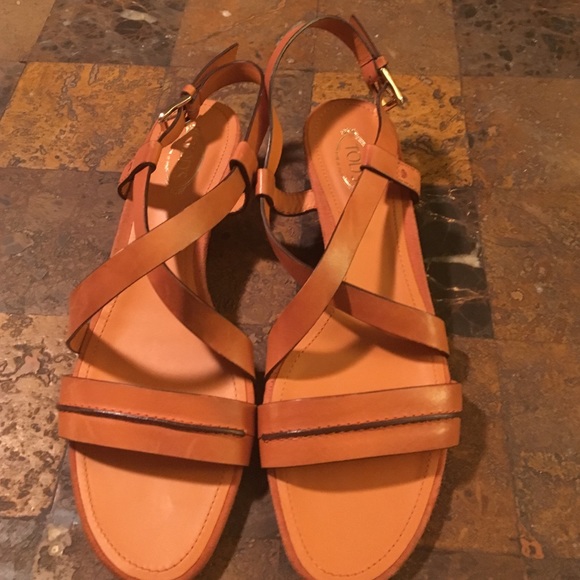 NWOT Tods leather low wedge