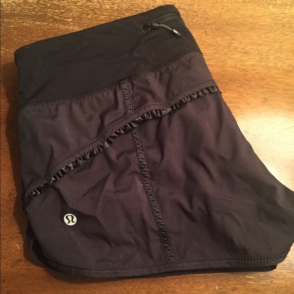 Lululemon Special Edition Speed Shorts w/ ruffles