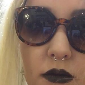 Meet your Posher, Mara