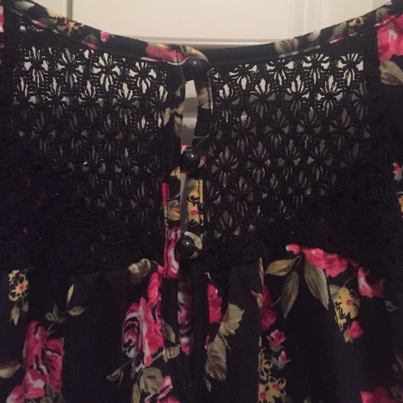 Flowered top - Picture 2 of 4