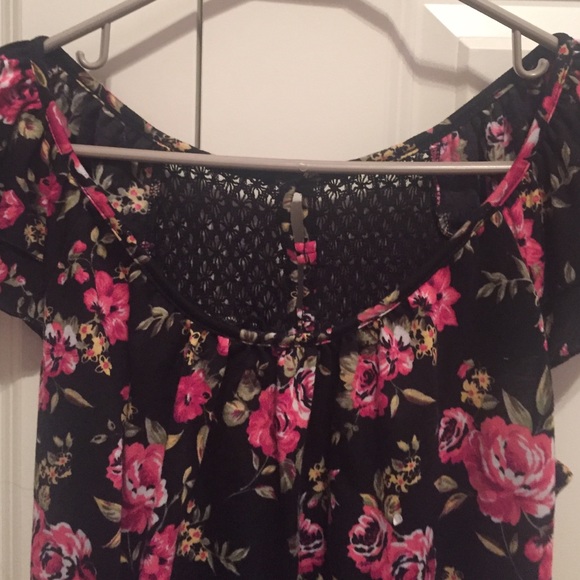 Flowered top - Picture 4 of 4