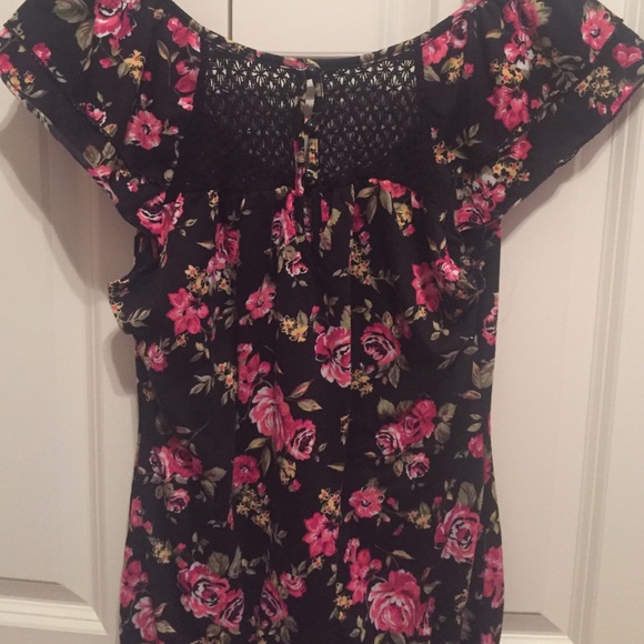 Flowered top - Picture 3 of 4