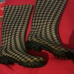 New Never Worn Ladies Rain Boots