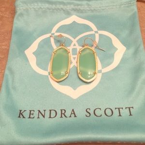 Kendra Scott Elle Drop Earrings!