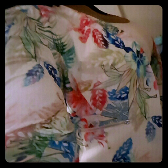 Blazer, padded shoulders, two front zip pockets