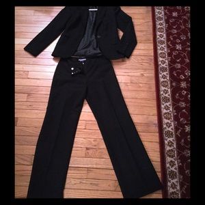 This item sold. Don't know why it's listed twice.