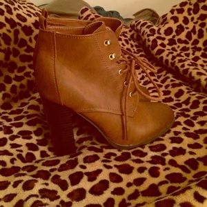 Cute heeled booties!!