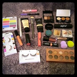 25 piece makeup bundle