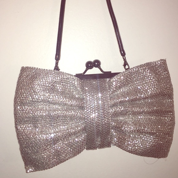 Betseyville clutch.
