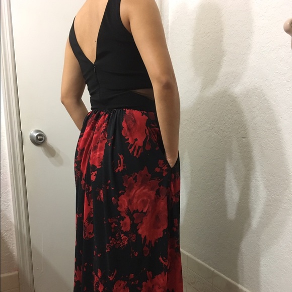 Formal long evening gown. Unaltered. Worn once. - Picture 3 of 4