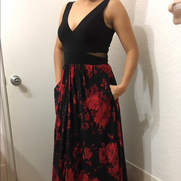 Formal long evening gown. Unaltered. Worn once. - Picture 4 of 4