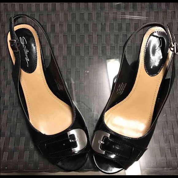 BNWB Solanz Black open toe heel