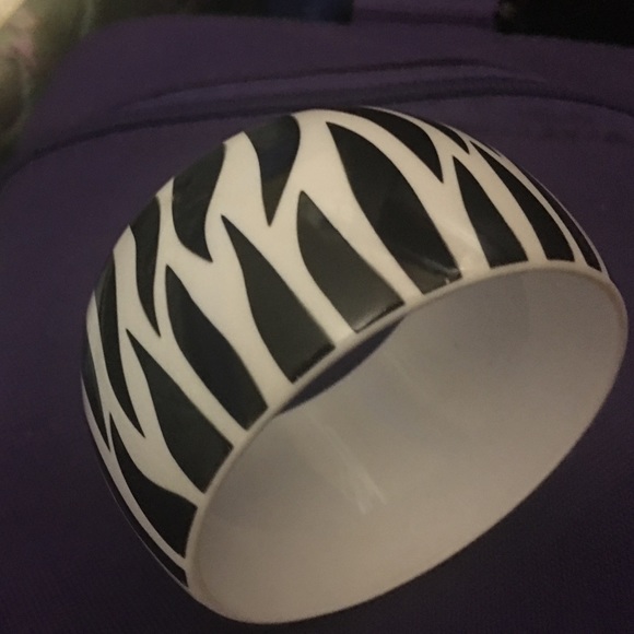 Very thick durable Bangle. Zebra print