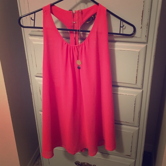Really cute hot pink top!