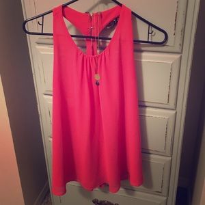 Really cute hot pink top!
