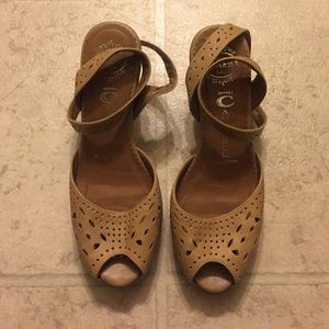 Jeffrey Campbell tan wedge sandals