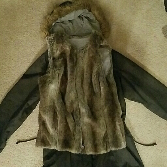 Express Jacket+ Detachable FauxFur Reversible Vest