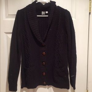 Roxy navy sweater with brown buttons