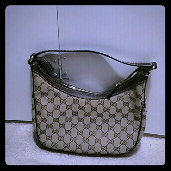 Last Reduction!! Authentic Gucci canvas logo bag