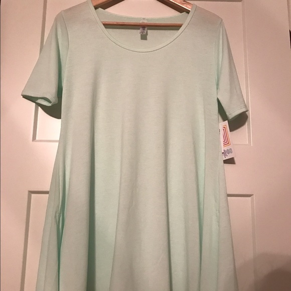 NWT LulaRoe Perfect Tee size XS mint color