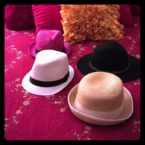 Four hats 4❤Good condition❤