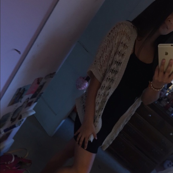 Tan cardigan 💛