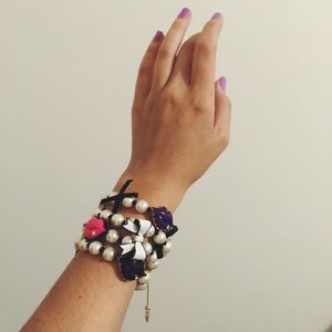 Betsey Johnson Lips & Bows Pearl Stretch Bracelet