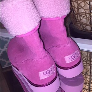 NEW Uggs Size 6
