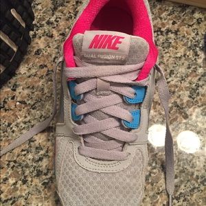 Barely worn Nike shoes
