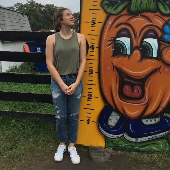 Meet your Posher, Alyssa - Picture 1 of 1