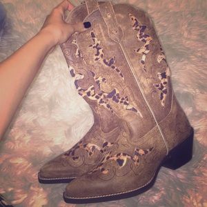 Laredo Cow girl boots!