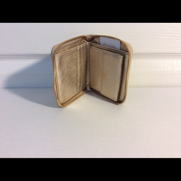 ❗️1HR SALE❗️Michael Kors Small Signature Wallet - Picture 3 of 4