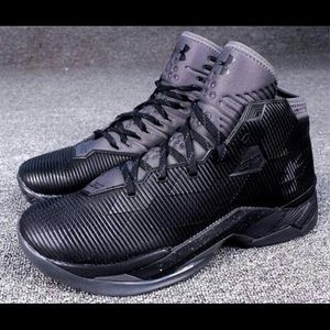 Curry 2.5 Triple Black