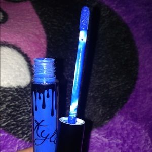 Kylie Jenner blue lipstick
