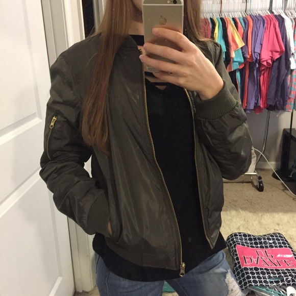 •FINAL PRICE• Olive Green Bomber Jacket - Picture 2 of 2
