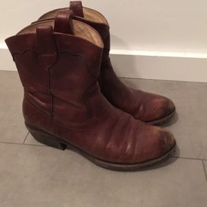 Frye cowboy boots in brown. Size 6. One year old.