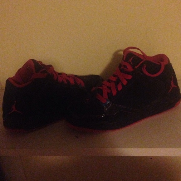 🔥Jordan's sneakers pretty much brand new🔥