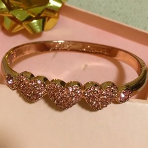 💋Betsey Johnson RoseGold Pink Hearts Bangle💋
