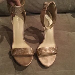 PRICE DROP! GORGEOUS CRYSTAL ENCRUSTED HEELS! SZ 8