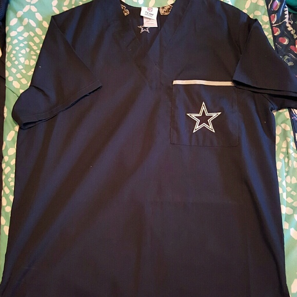 BNWOT Dallas Cowboys scrub top