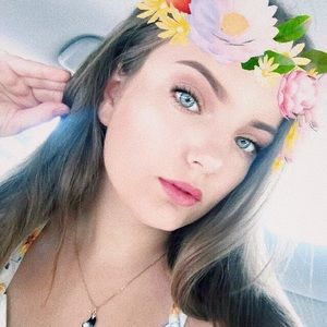 Meet your Posher, Valentina