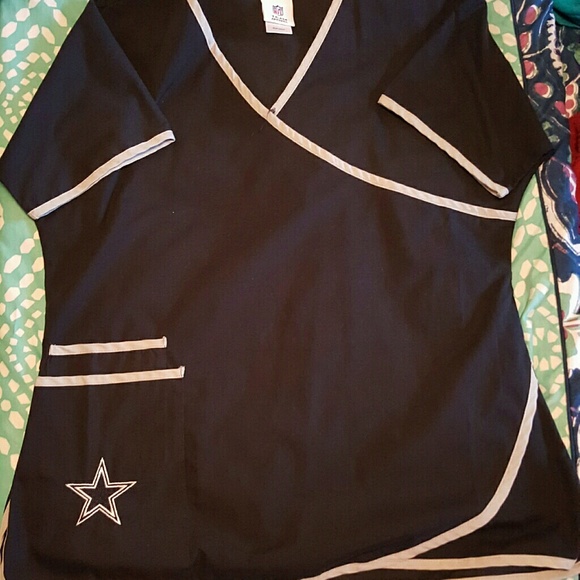 BNWOT Dallas Cowboys Scrub Top
