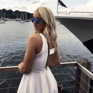 Meet your Posher, Caroline